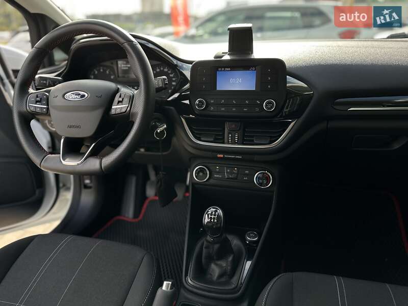 Хэтчбек Ford Fiesta 2018 в Киеве