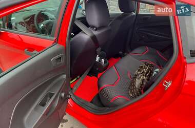 Хетчбек Ford Fiesta 2013 в 