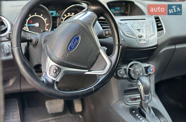 Хетчбек Ford Fiesta 2016 в 
