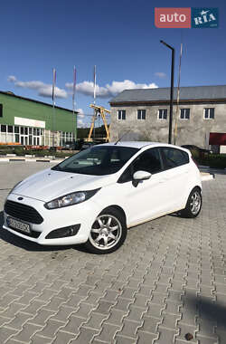 Хэтчбек Ford Fiesta 2015 в Ужгороде