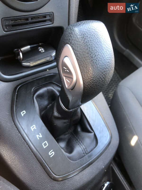 Хетчбек Ford Fiesta 2015 в Ужгороді