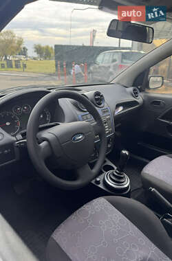 Хэтчбек Ford Fiesta 2007 в 