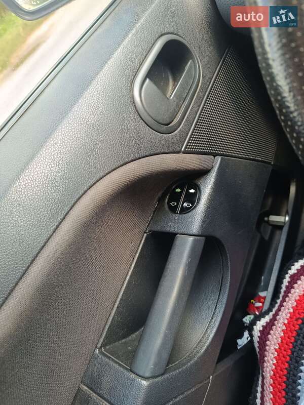 Хэтчбек Ford Fiesta 2008 в Калиновке фото 5 Хэтчбек Ford Fiesta 2008 в Калиновке