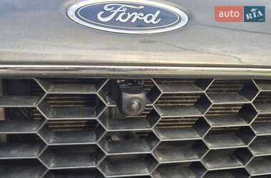 Хэтчбек Ford Fiesta 2016 в 