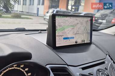 Хэтчбек Ford Fiesta 2016 в 