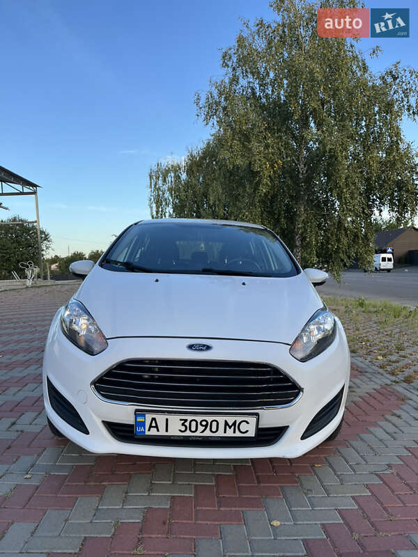 Хэтчбек Ford Fiesta 2015 в 
