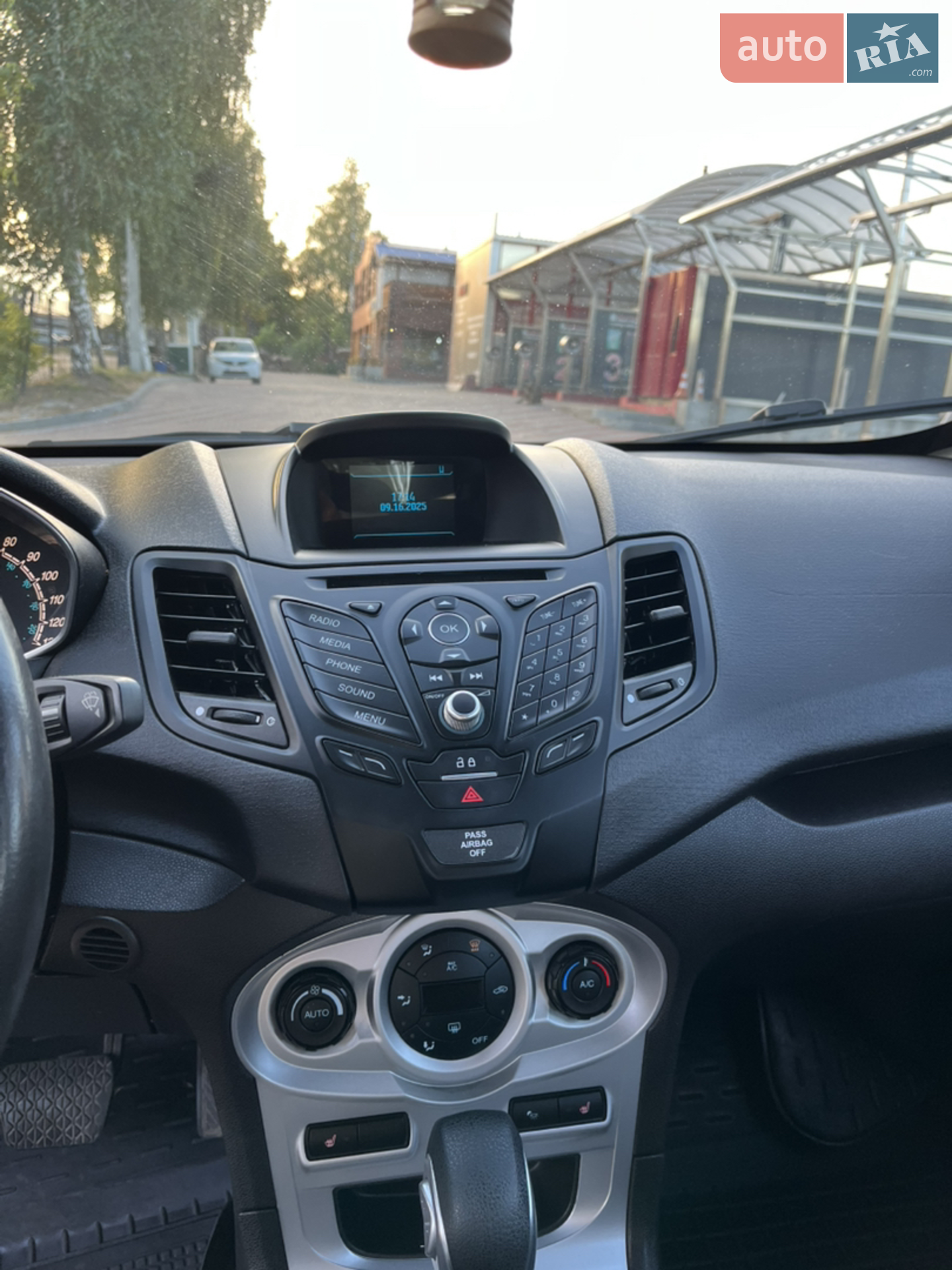 2015 Ford Fiesta - мініатюра 21