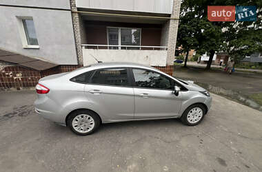 Седан Ford Fiesta 2015 в 