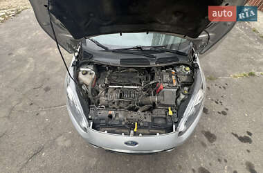 Седан Ford Fiesta 2015 в 