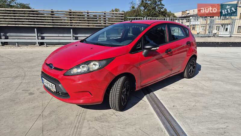 Хэтчбек Ford Fiesta 2010 в Киеве