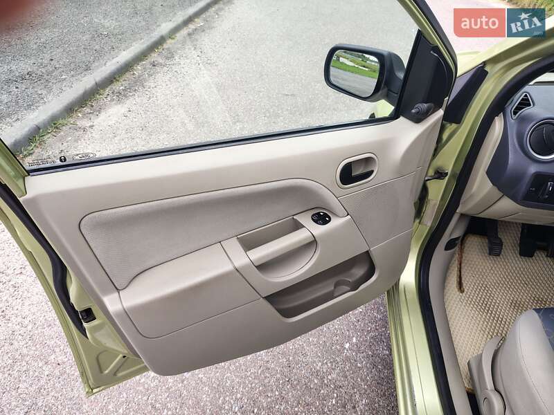 Хэтчбек Ford Fiesta 2007 в Львове