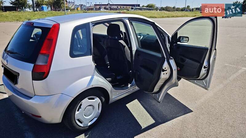 Хэтчбек Ford Fiesta 2004 в Киеве