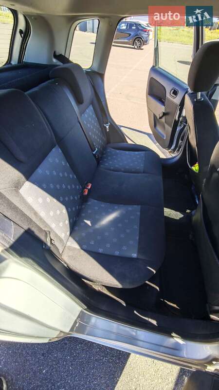 Хэтчбек Ford Fiesta 2004 в Киеве