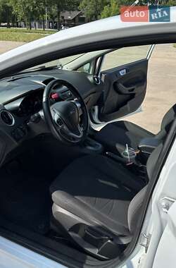 Хэтчбек Ford Fiesta 2013 в 