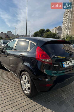 Хэтчбек Ford Fiesta 2011 в 