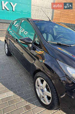 Хэтчбек Ford Fiesta 2011 в 