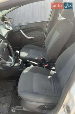 Хэтчбек Ford Fiesta 2011 в 