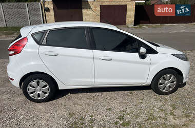 Хэтчбек Ford Fiesta 2011 в 