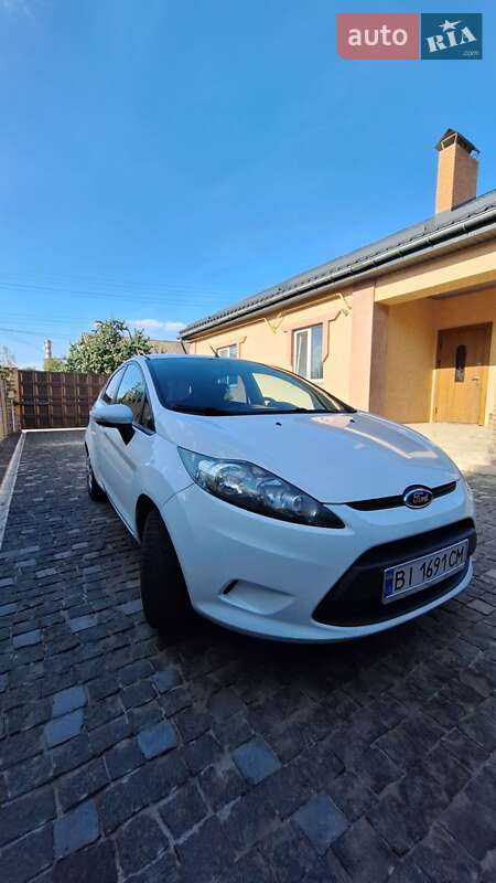 Хэтчбек Ford Fiesta 2012 в Краснограде