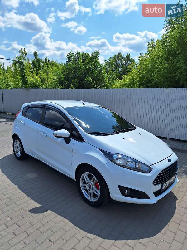 Хетчбек Ford Fiesta 2013 в 