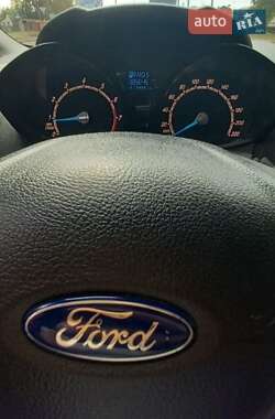 Хетчбек Ford Fiesta 2013 в 