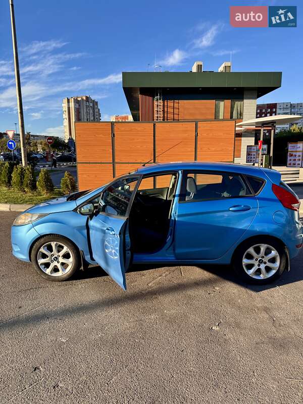 Хэтчбек Ford Fiesta 2011 в Львове