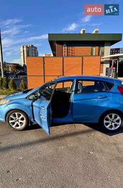 Хэтчбек Ford Fiesta 2011 в 