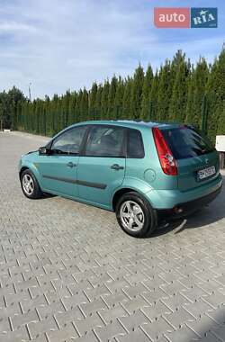 Хэтчбек Ford Fiesta 2006 в 