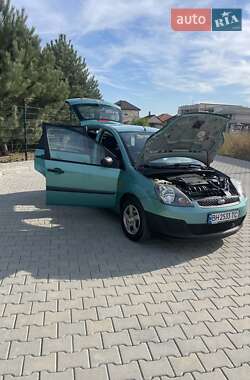 Хэтчбек Ford Fiesta 2006 в 