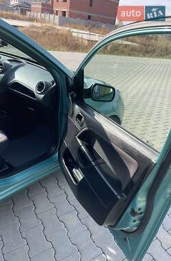 Хэтчбек Ford Fiesta 2006 в 