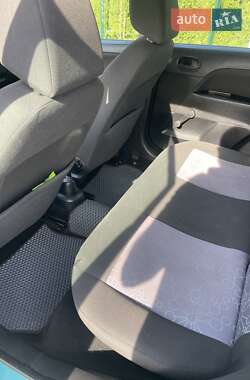 Хэтчбек Ford Fiesta 2006 в 