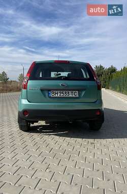 Хэтчбек Ford Fiesta 2006 в 