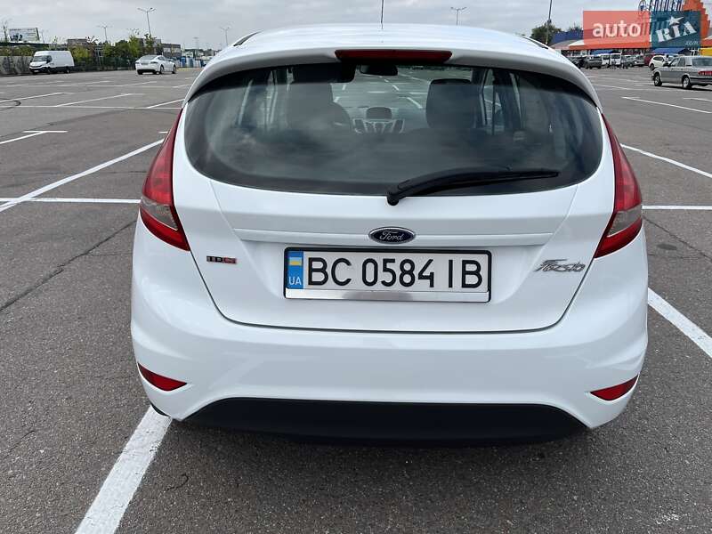 Хэтчбек Ford Fiesta 2011 в Пустомытах