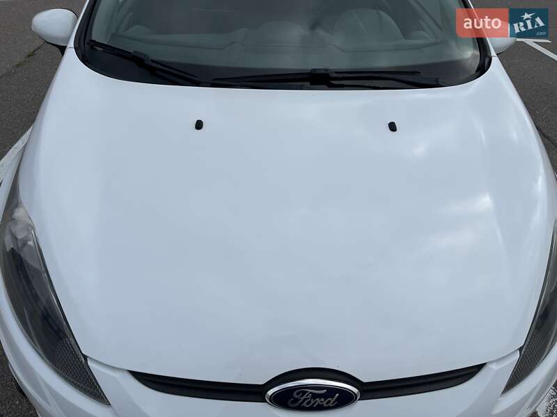 Хэтчбек Ford Fiesta 2011 в Пустомытах
