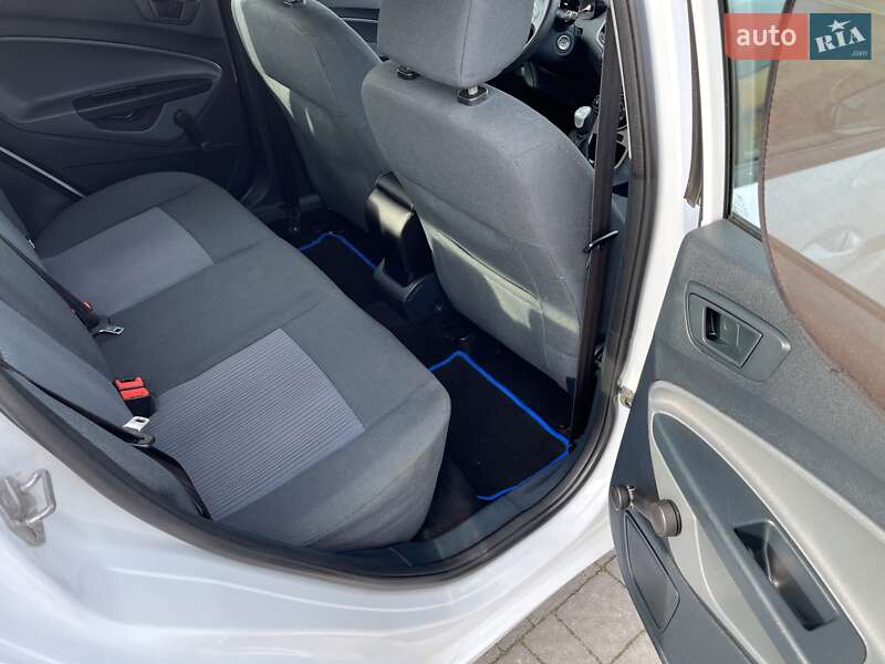 Хэтчбек Ford Fiesta 2011 в Пустомытах