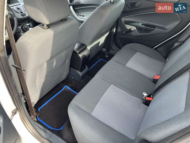 Хэтчбек Ford Fiesta 2011 в Пустомытах