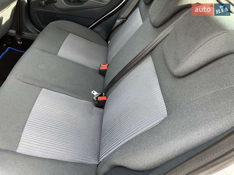 Хэтчбек Ford Fiesta 2011 в Пустомытах