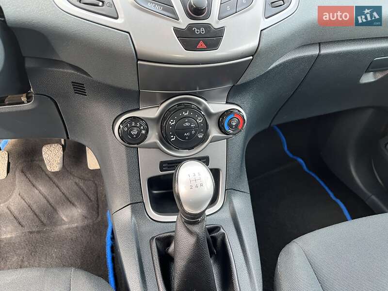 Хэтчбек Ford Fiesta 2011 в Пустомытах