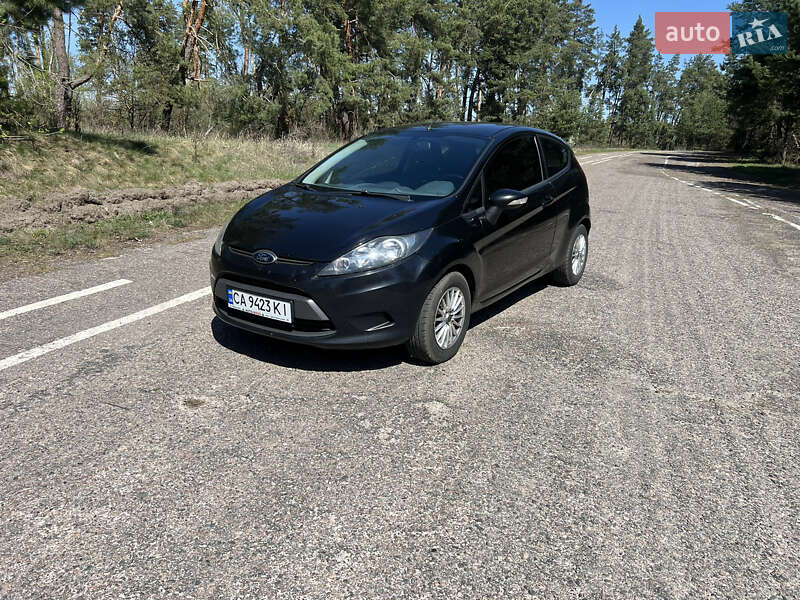 Хэтчбек Ford Fiesta 2010 в 