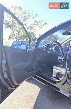 Седан Ford Fiesta 2015 в 