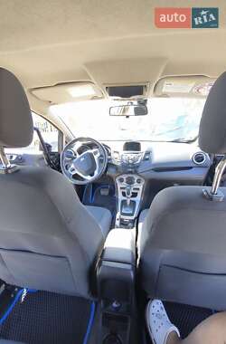 Седан Ford Fiesta 2015 в 
