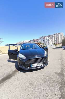 Седан Ford Fiesta 2015 в 