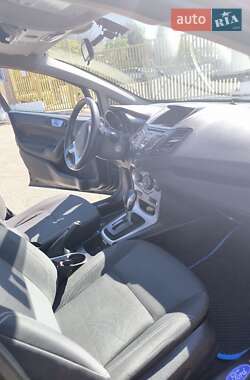 Седан Ford Fiesta 2015 в 