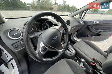Хэтчбек Ford Fiesta 2016 в 