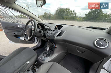 Хэтчбек Ford Fiesta 2016 в 