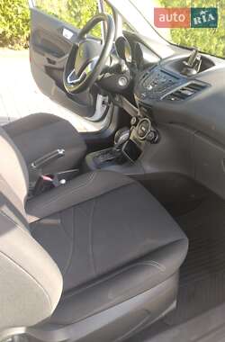 Хэтчбек Ford Fiesta 2015 в 