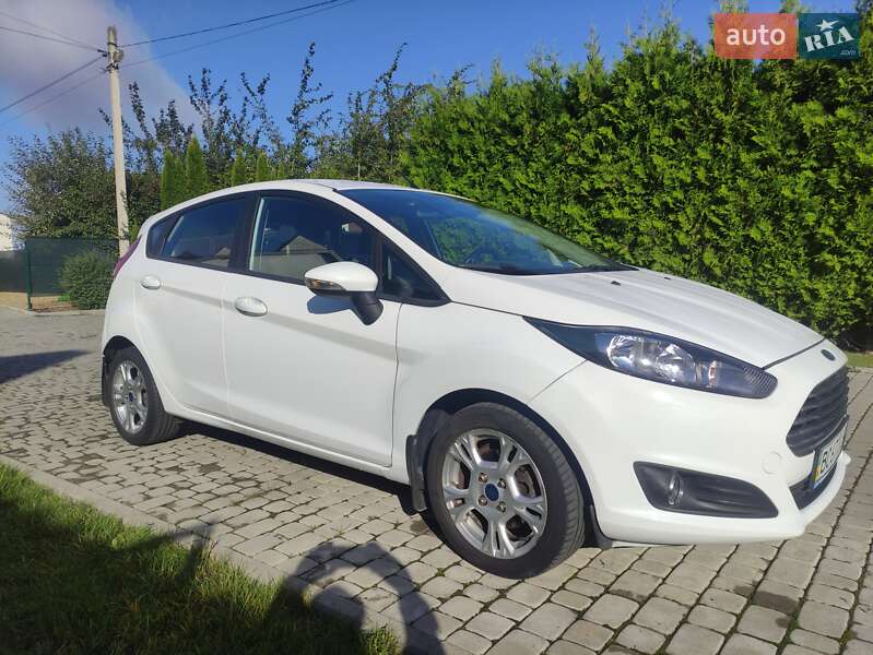 Хэтчбек Ford Fiesta 2015 в 