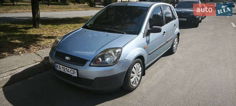Хетчбек Ford Fiesta 2006 в 