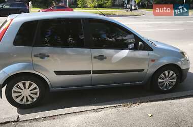 Хетчбек Ford Fiesta 2006 в 