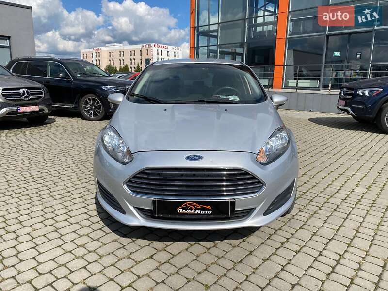 Хэтчбек Ford Fiesta 2015 в Львове